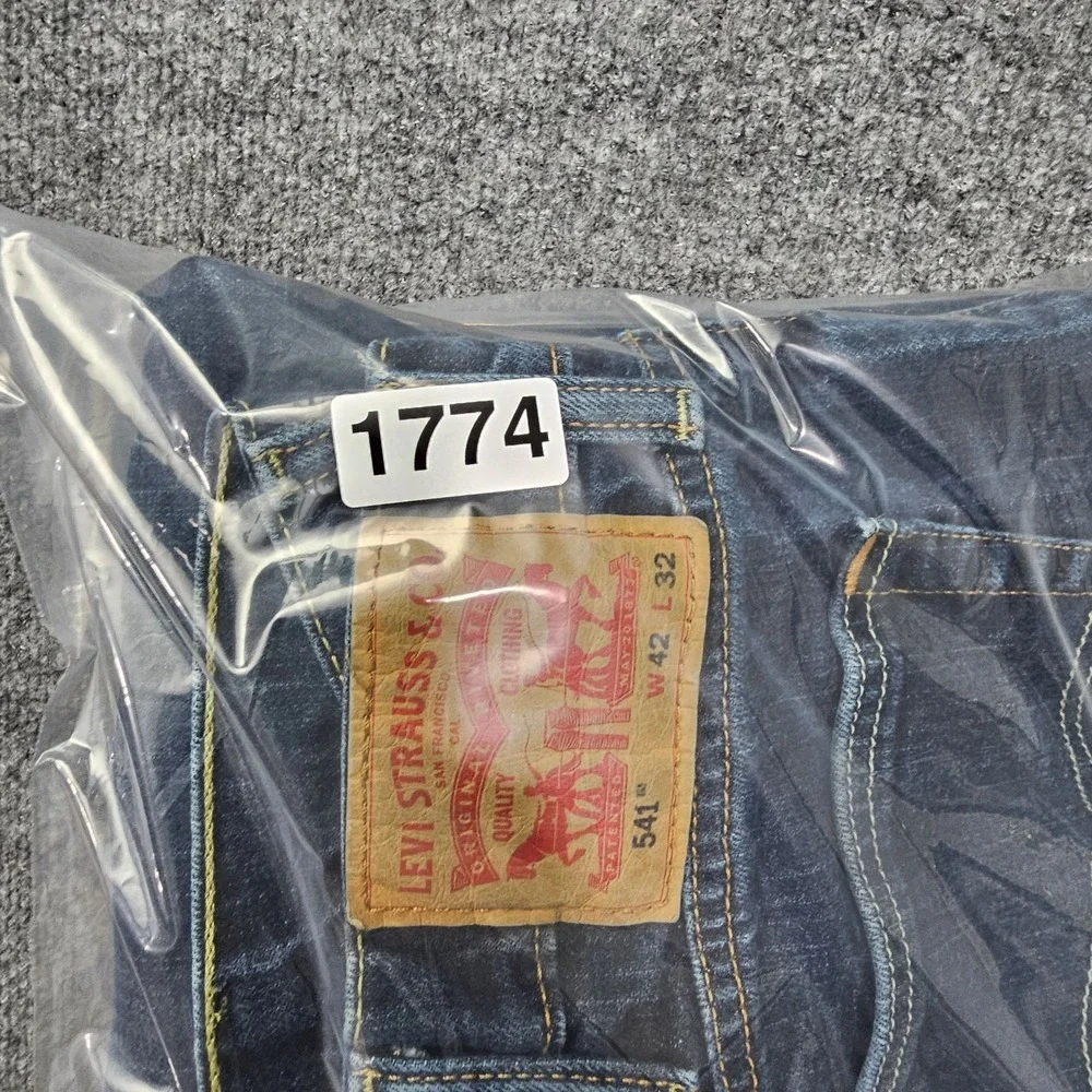 Levi's 541 Athletic Fit Stretch Jeans Men's Size 40x30 (Tag 42x32) Blue